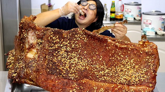 用家庭烤箱做個滋滋冒油的烤羊排，咬開流肉汁，口齒留香念念不忘
