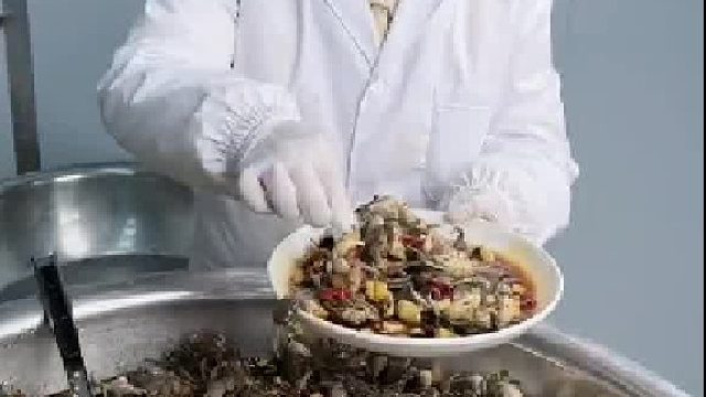 生吃蟹子活吃蝦，串稀串的頂呱呱