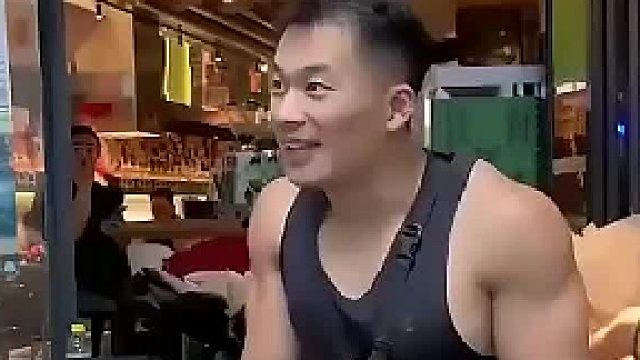 150斤啞鈴硬拉，挑戰(zhàn)成功免費喝咖啡，重賞之下必有高手！