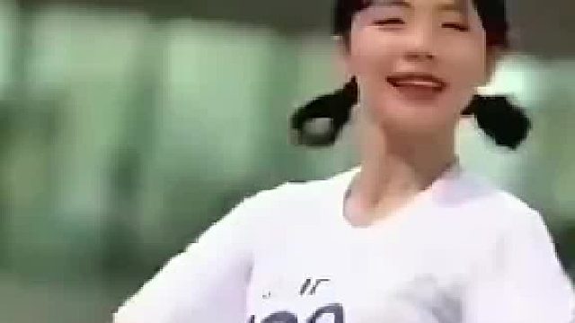 美女跳舞，一舉一動就像設(shè)計(jì)過，全身上下八百個(gè)心眼子