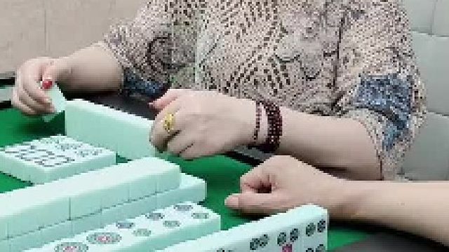 哦吼！湖北卡五星大神。進(jìn)來(lái)建議哈。列牌你怎么打呢？