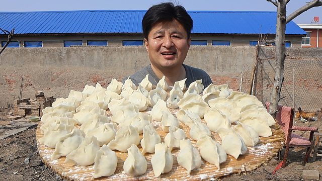 吃的春天一口鮮，勝過人間四月天，這面條菜餃子，吃起來真鮮美