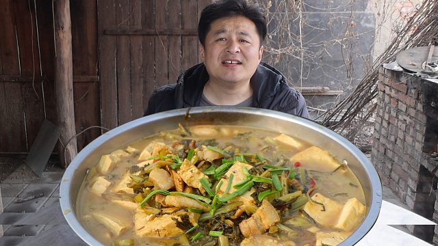 互聯(lián)網(wǎng)四大美食之一“咸菜滾豆腐”，有股特殊的味道，過癮了