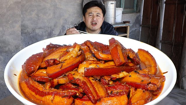 山東美食把子肉的家常做法，入口即化，配米飯那叫一個(gè)香，過(guò)癮