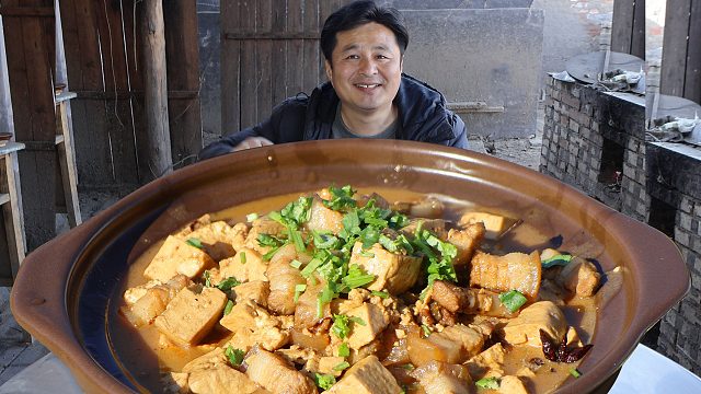 北方人鐘愛的“老肉燉豆腐”，做法簡單，香糯美味，拌米飯更好吃