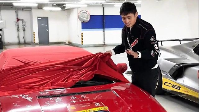 今天開眼界了，在上海街頭驚現(xiàn)京A0 0001