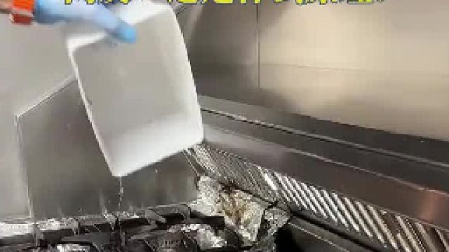 冰塊清潔煎鍋，廚藝小妙招！