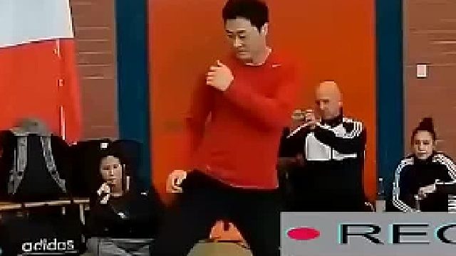 韓國(guó)第一保鏢近身搏擊，簡(jiǎn)直是人體兵器，和馬保國(guó)比誰(shuí)更厲害