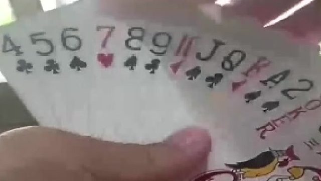 拿到這一副牌應該怎么打，才能贏得更多
