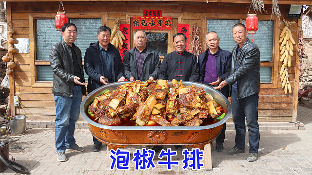 680買一扇黃牛排，食叔秘制泡椒牛排，出鍋直接上手啃，過癮