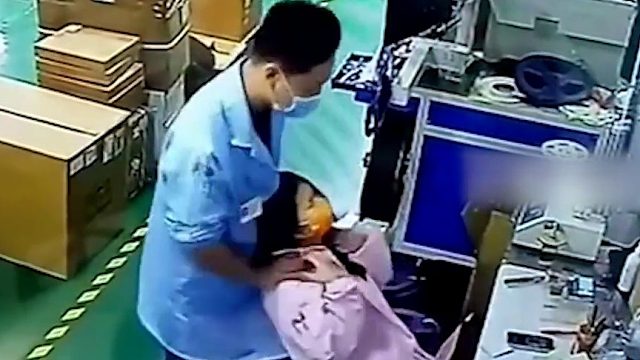 打螺絲的被小組長(zhǎng)潛規(guī)則太常見了