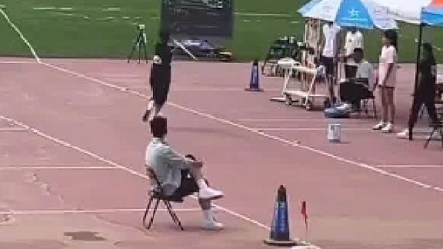 田徑場上，讓人心動的不只牽你的手