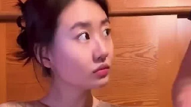 男生挑戰(zhàn)虎口奪食，女友三秒破解封印，隨后收拾他！