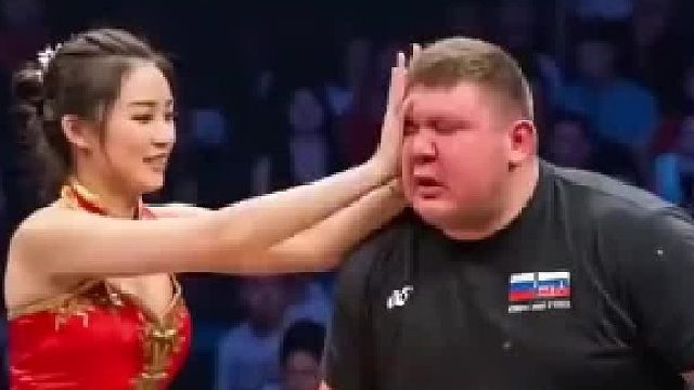 中國美女現(xiàn)身俄羅斯耳光賽，甜妹直接變狠人，這反差感絕了!