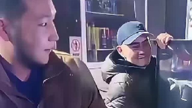 拳擊手挑戰(zhàn)堅(jiān)不可摧的屏幕，最后商家傻眼了