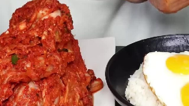 歐巴的宵夜，這不就是妥妥的工業(yè)食品大合集嗎？