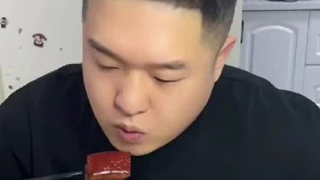韓國(guó)富人的晚餐，五花肉配辣白菜那叫一個(gè)香！