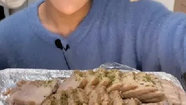 男大學生的晚餐