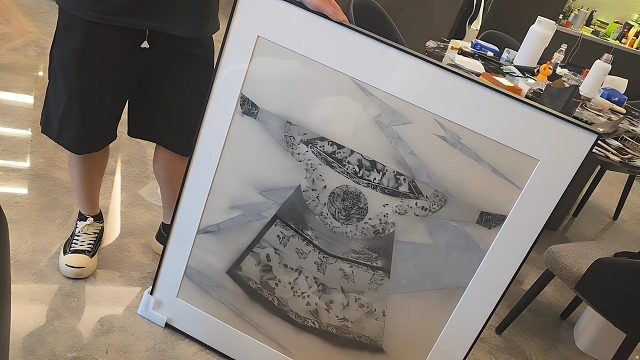童錦程展示自己的名畫，結果當場被粉絲戳穿