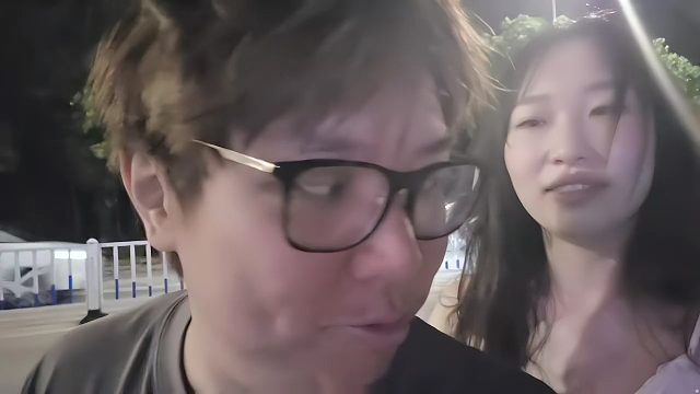 AJ跟妹子討襪子降噪，結果妹子就想用口罩代替