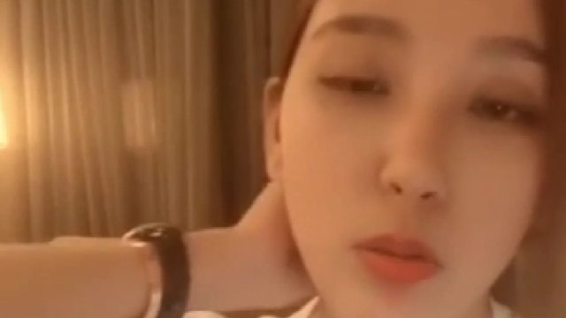 rita深夜花式奶心！左右一起擺是暗示啥