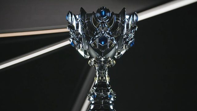 拳頭官宣S15世界賽新獎(jiǎng)杯與主題曲演唱者鄧紫棋 #faker #S15世界賽 #鄧紫棋