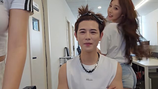 童錦程被妹子瘋狂調(diào)戲，道心瞬間被破，直呼這誰遭得?。?/></a><div   id=