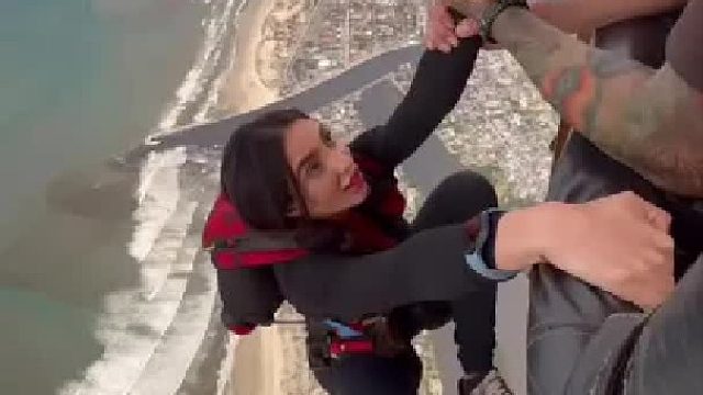 活在當(dāng)下，盡情享受自由與快樂(lè)