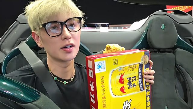 妹子懂事的讓人心疼，老六想喝牛子，妹子的貼心讓童都懵了