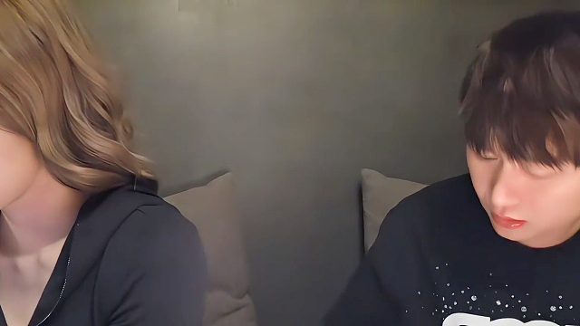 小酷：你屁股在外面了