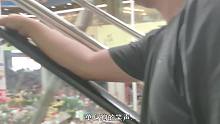 斗南花市不愧是亞洲最大的鮮花市場，小伙一會功夫就買了好多
