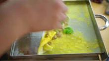 网购肠粉机自制广东特色美食“肠粉”，这味道吃一次就上瘾了！
