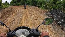 缅甸翡翠玉石矿区深山老林，道路已成河流，真心是爬山涉水