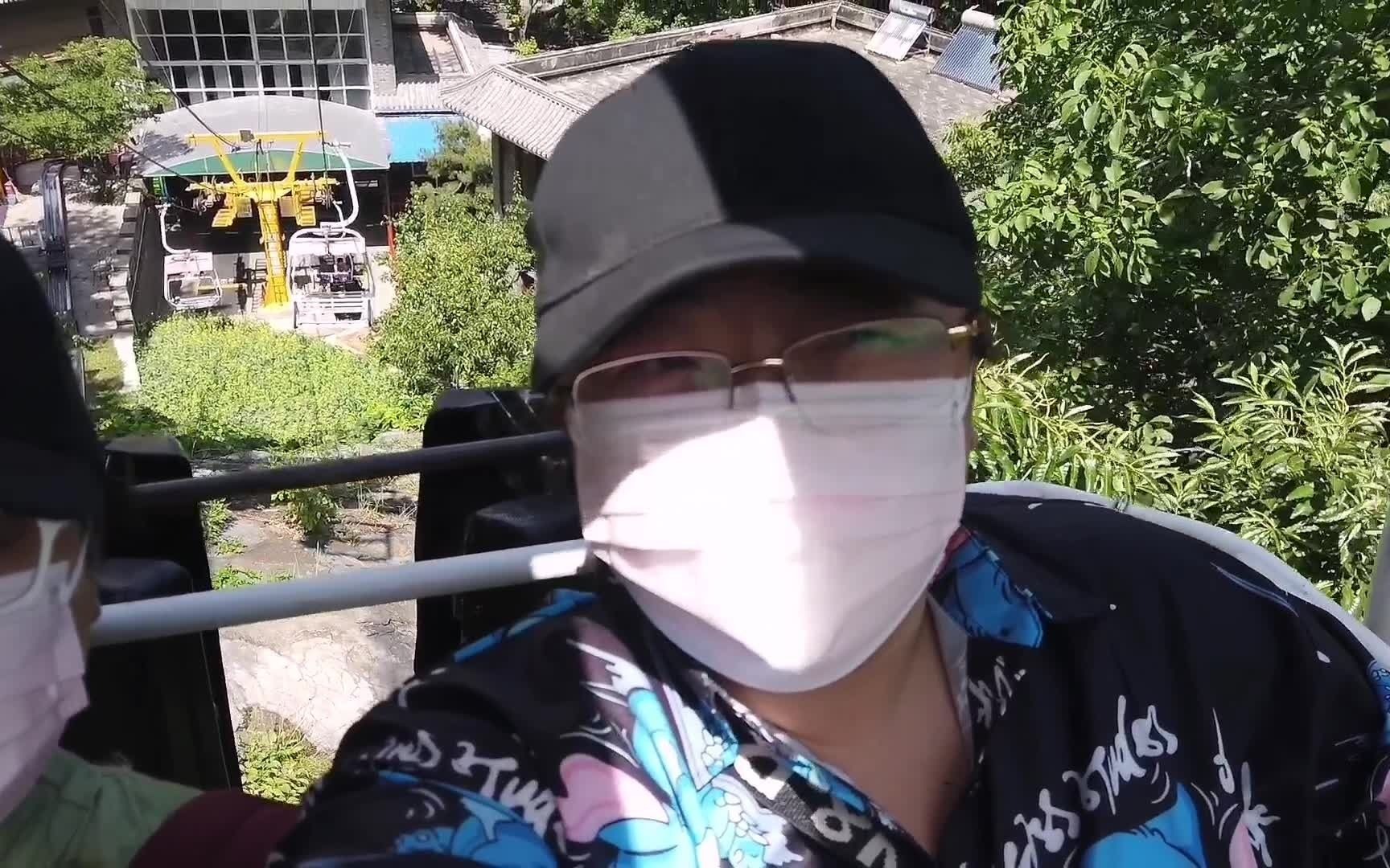 爬长城爬到飙泪，爬上去偶遇巡逻喵士兵，这一天连萌带吓超刺激