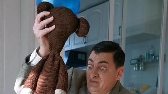 泰迪被气球带飞走啦