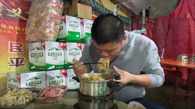 再次吃12元小火锅，手切羊肉豆皮一起下锅，真香