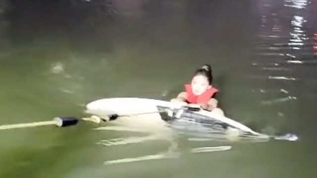 周周听不懂教练的话，动作不规划，接连失败，上船之后，直接自闭！#星秀爆料站#