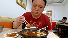 狮子头炖豆腐14元一套，米饭咸菜随便吃