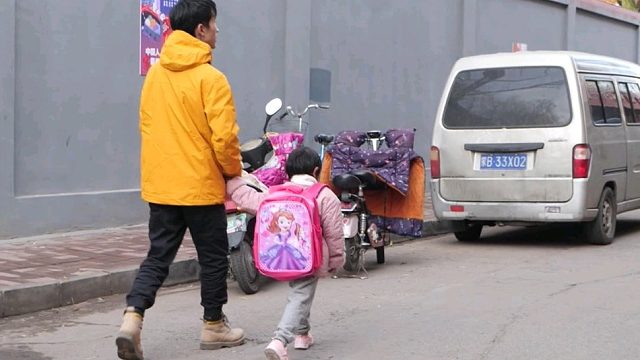 上学路一波三折！跑遍了整个县城，幼儿园全部必须中午和下午接送…
