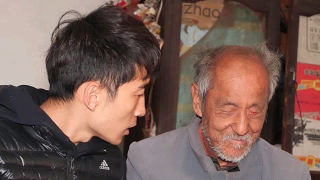 用一辈子练成的铁砂掌，他三岁失明，靠一双手活了一辈子。