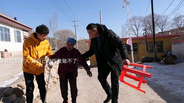 走近这些人身边，你才会感受到帮助人的快乐。一个人的力量有限，需要大家一起加入。