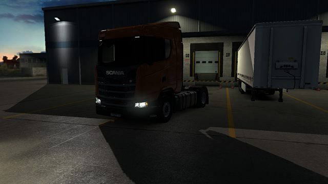 开欧卡的小楠~运输1000型铲车