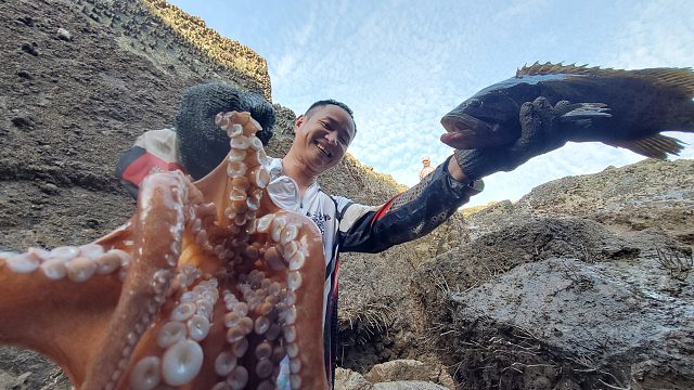 外岛无人发现的深坑，底下存活着各种生猛大货，还惊喜发现大黄鱼