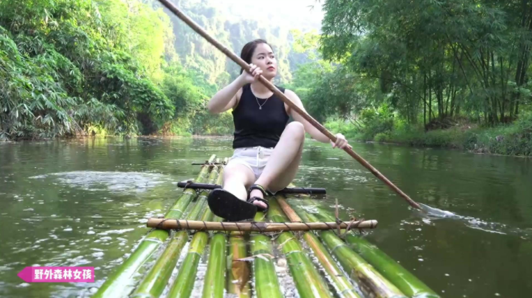 我在鸟语花香的山林里，用竹子建一个凉亭，小女生有大力量