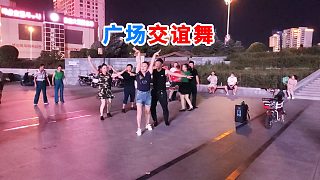 无风炎热的夏天晚上广场交谊舞进行到底 延吉青年广场「007-青蛙自拍」