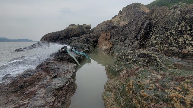 几十米深水坑简直是聚宝坑，半年前海货抓爆桶，没想到这次抓更多
