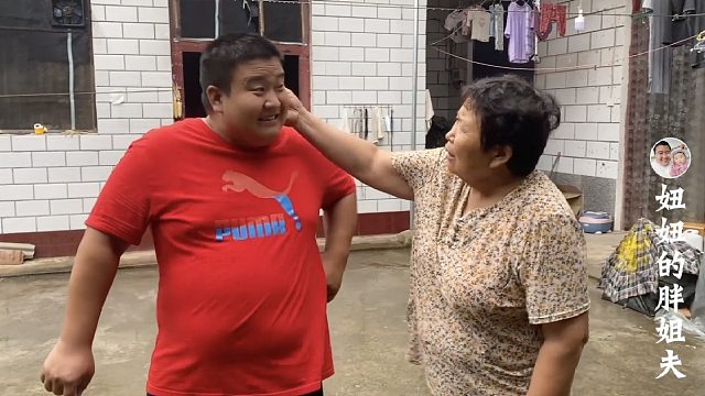 婆婆因儿媳被村里人羡慕，小伙觉得脸上没光，婆婆举动小伙后悔了