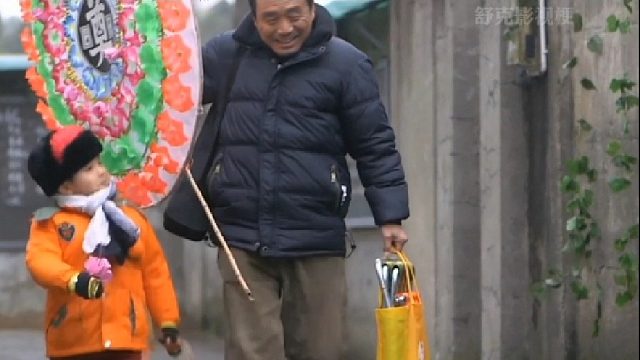 爷爷为了哄孙子开心这也是拼了…   结局真是太搞笑 了