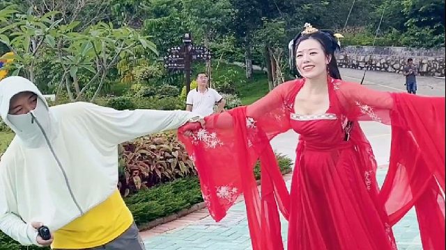 今天你穿越了嗎？回眸一笑百媚生，讓人心疼，讓人喜歡
