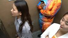 路人小姐姐被咸豬手后發(fā)生的奇妙故事
